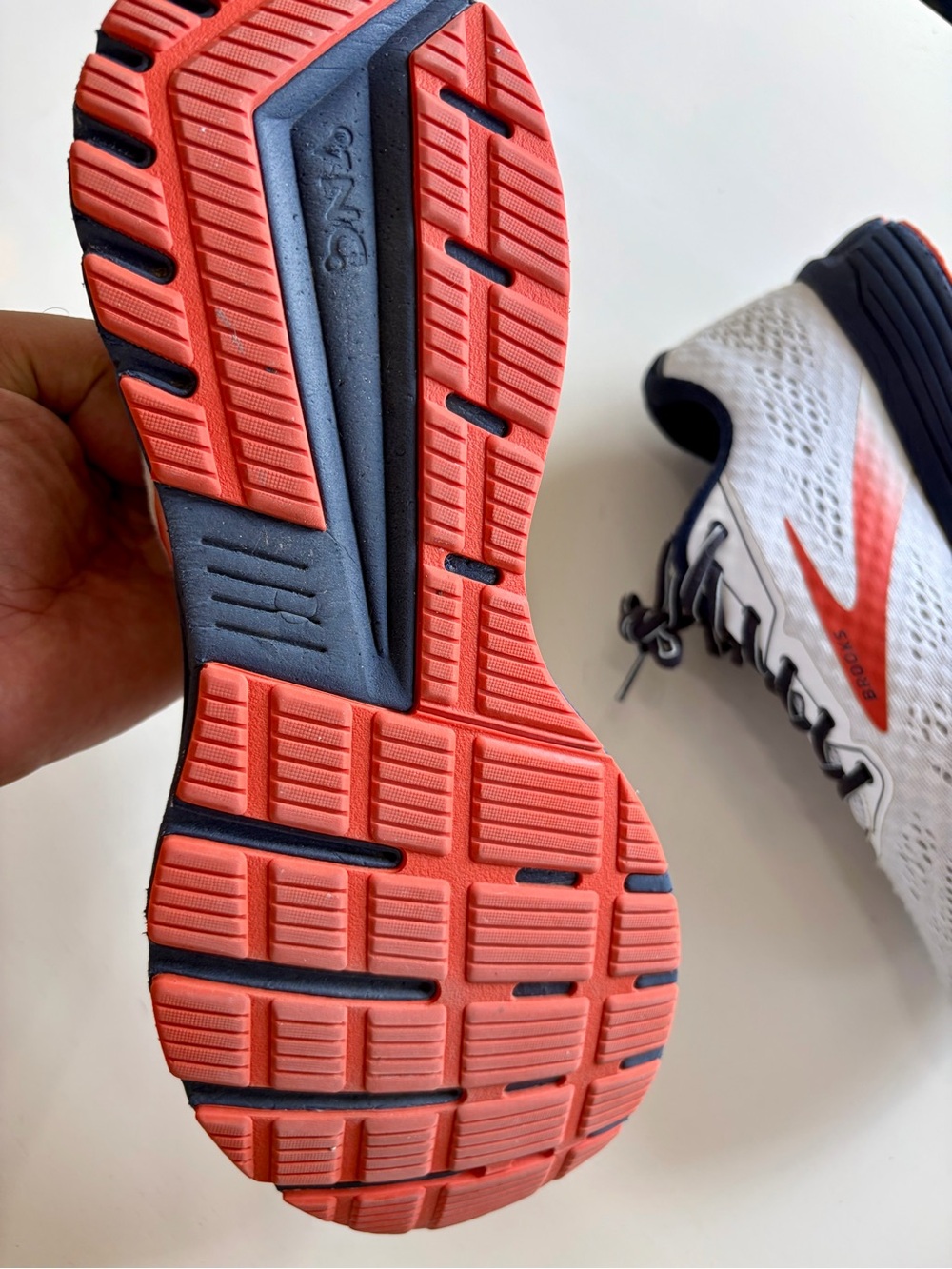 Brooks Men's Light Grey & Orange Lightweight Running Shoes - Picture 3 of 16